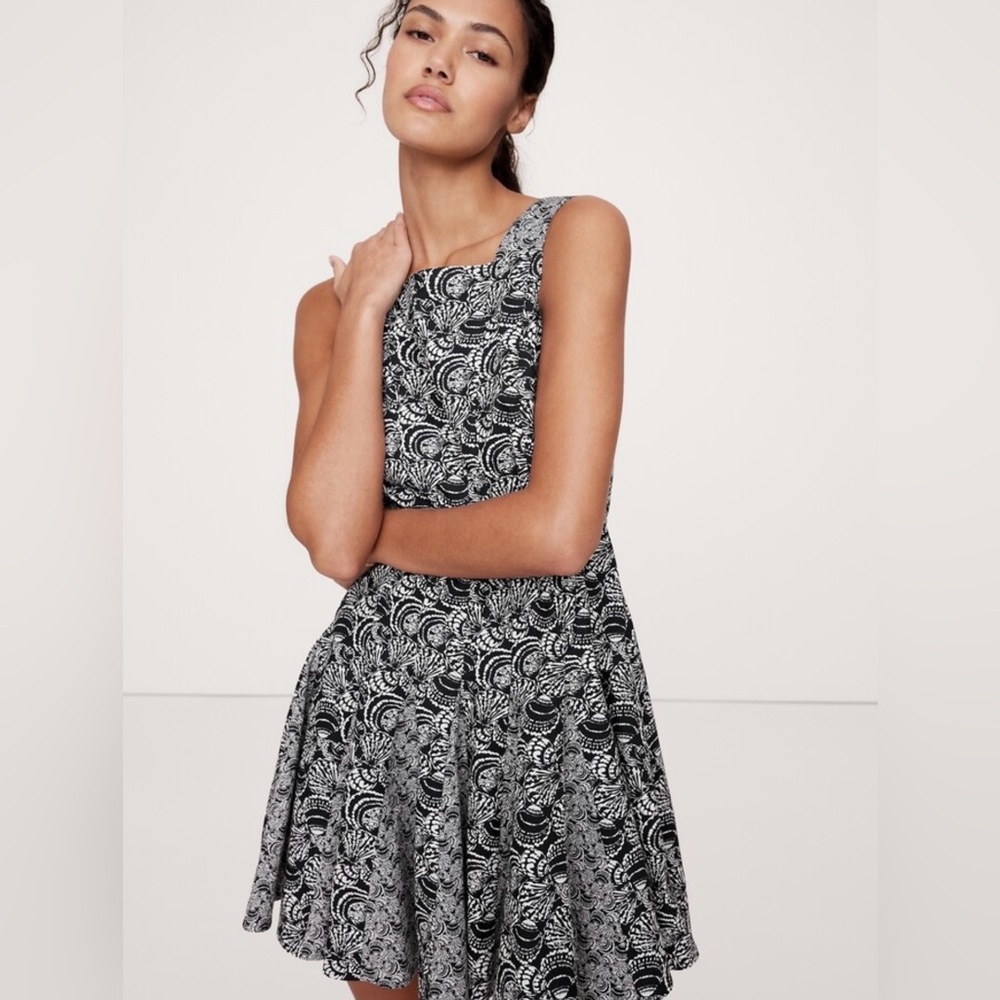 Banana Republic Black and White Sleeveless Fit-and-Flare Dress #215
